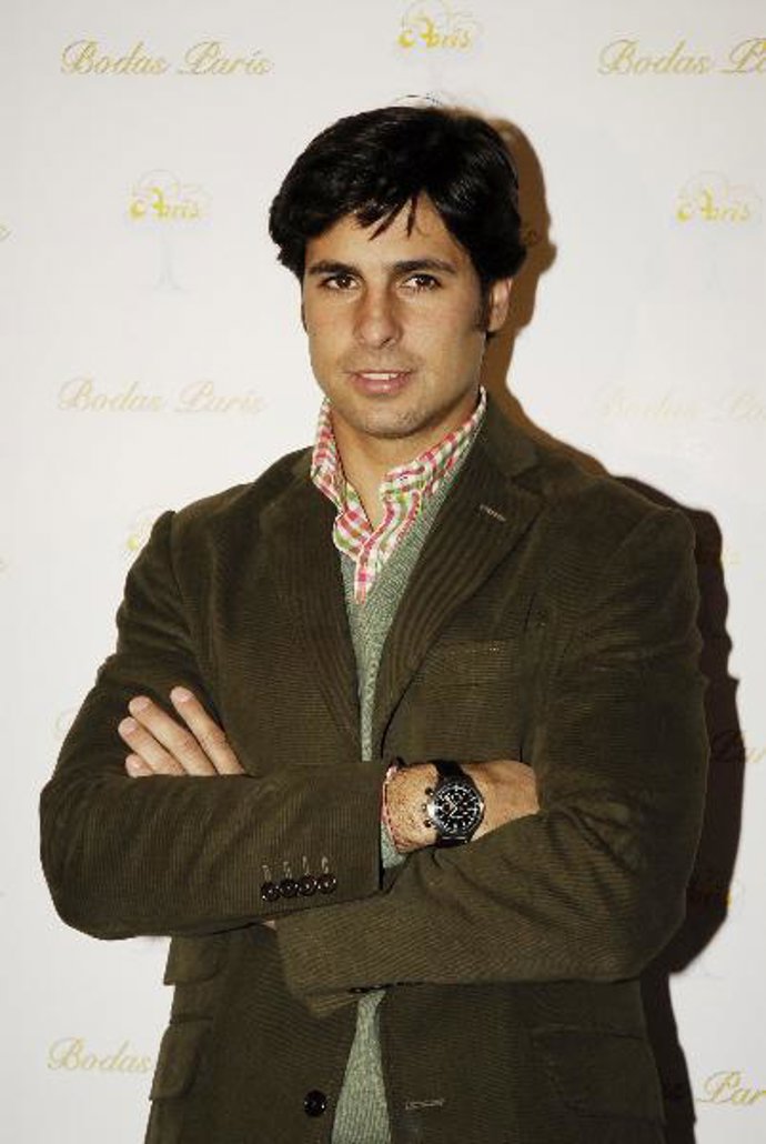 FRANCISCO RIVERA, ACOMPAÑADO DE SU NOVIA BLANCA Y SU HIJA CAYETANA, VISITÓ EN TOLEDO LOS SALONES 'BODAS PARIS'