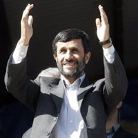 Ahmadineyad informa de la ampliación del programa nuclear iraní a una planta del centro del país