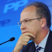 El PP cree "patético" e "indignante" que el Gobierno "siga queriendo reunirse con ETA" cuando se está "rearmando"