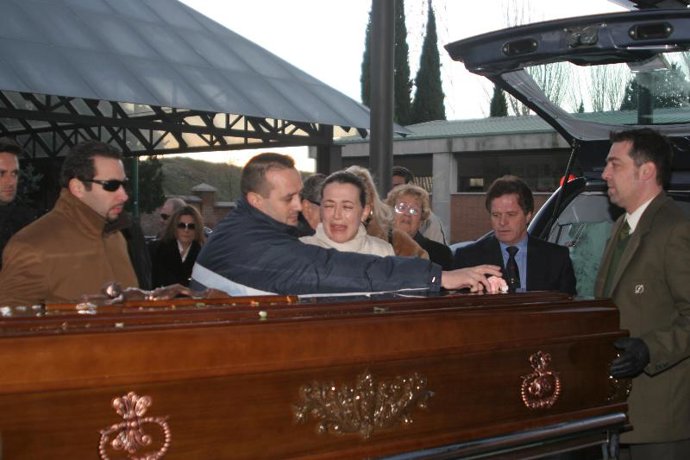 LAUREN POSTIGO FUE INCINERADO HOY EN EL TANATORIO DE LA ALMUDENA DE MADRID