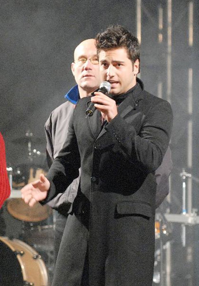 DAVID BUSTAMANTE SUSPENDIÓ EL ÚLTIMO CONCIERTO DE SU GIRA EN MAZARRÓN DEBIDO A UN PROBLEMA CON SU VOZ