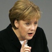 Merkel, a favor de la cláusula de revisión para estudiar la reanudación de las negociaciones con Turquía