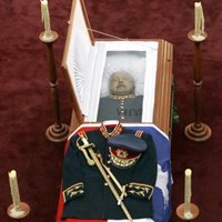 Cerca de 60.000 personas han visitado los restos mortales de Pinochet en la Escuela Militar de Santiago