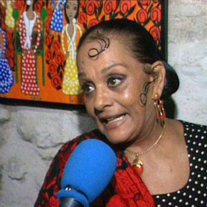Mikaela 'La Chunga' presenta una nueva exposición de cuadros