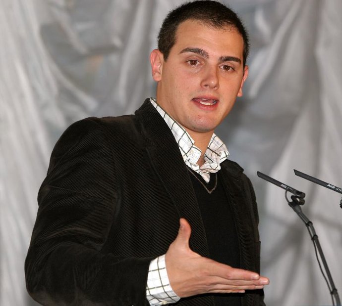 ALBERT RIVERA, DE CIUTADANS, RECHAZA LA MESA DE PARTIDOS Y DICE QUE ES "LEGÍTIMO" HABLAR DE AUTODETERMINACIÓN PERO EN EL PARLAMENTO