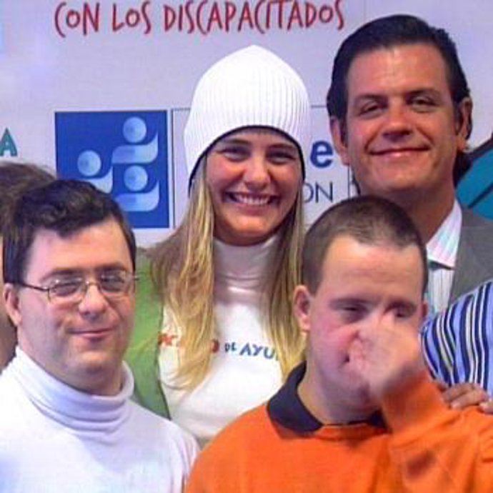 Milenne Domínguez continúa con sus labores solidarias