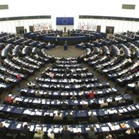 La Eurocámara guarda un minuto de silencio en honor de Loyola de Palacio