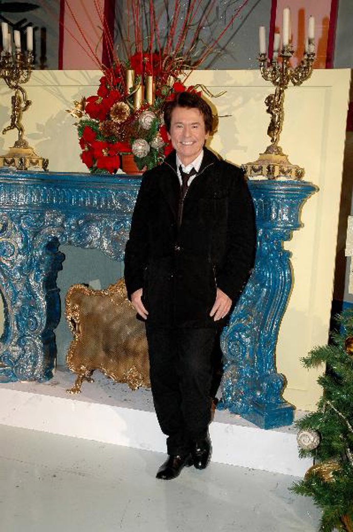 RAPHAEL SE RODEA DE ESTRELLAS DE LA CANCIÓN PARA CELEBRAR LA NOCHEBUENA EN LA PRIMERA