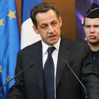 Sarkozy insiste en que un país de la UE no puede regularizar inmigrantes sin pedir la opinión de los demás Estados