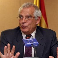 Borrell afirma que el efecto llamada no lo causan las regularizaciones sino "la oferta de trabajo ilegal"
