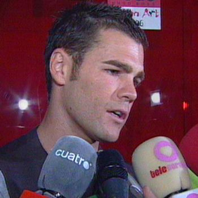 Fonsi Nieto celebra su cumpleaños junto a su novia Ariadna Artiles y algunos amigos