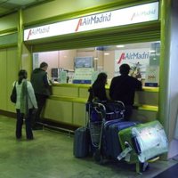 Air Madrid dice a los pasajeros que compraron billetes en agencias que reclamen su dinero a la IATA
