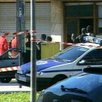 Varios encapuchados hacen bajar a los pasajeros de un autobús en Bilbao y lo atacan con cócteles molotov