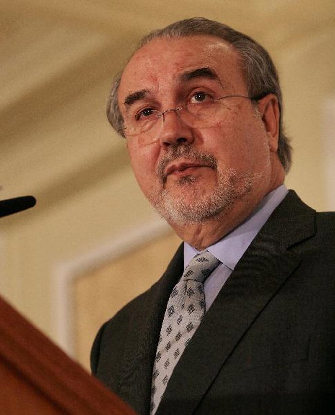 Pedro Solbes dice que la reforma laboral se ha quedado corta y aboga por ampliar el cálculo de las pensiones