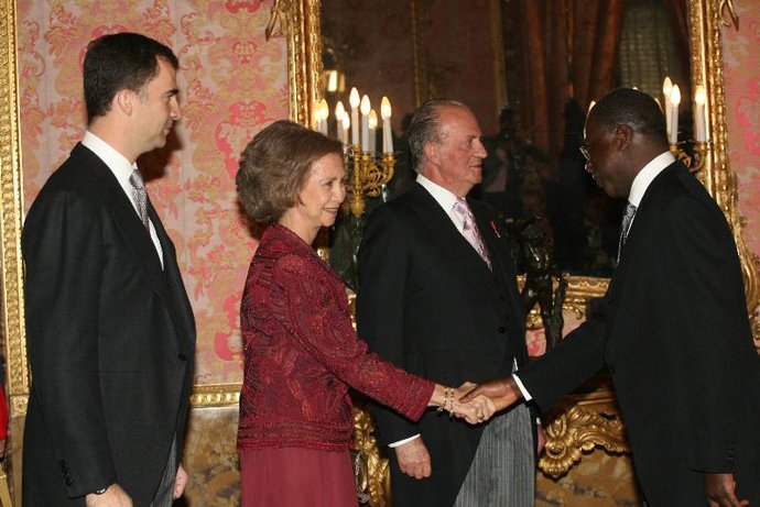 El Rey Juan Carlos subrayó hoy que España "no escatimará esfuerzos" para acabar con el terrorismo