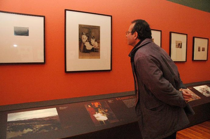 Una exposición fotográfica sobre Sorolla descubre su lado más familiar y su atracción por esta técnica