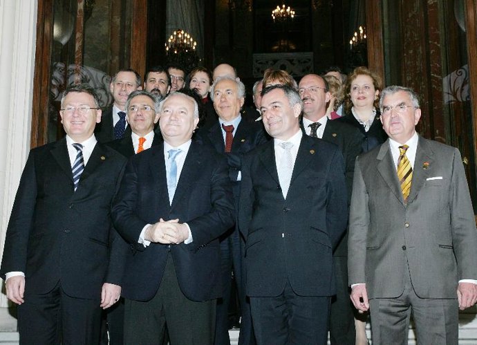Miguel Ángel Moratinos defiende "completar" la Constitución europea y no "despiezarla" para salir de la crisis