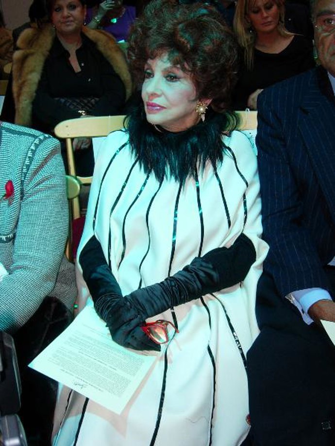 Gina Lollobrígida acudió, el mismo día en el que tenía programada su boda, a una muestra del diseñador Fausto Sarli