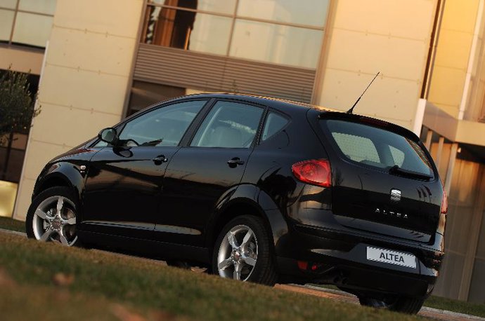 Especial motor: El nuevo Seat Altea "Black & White"