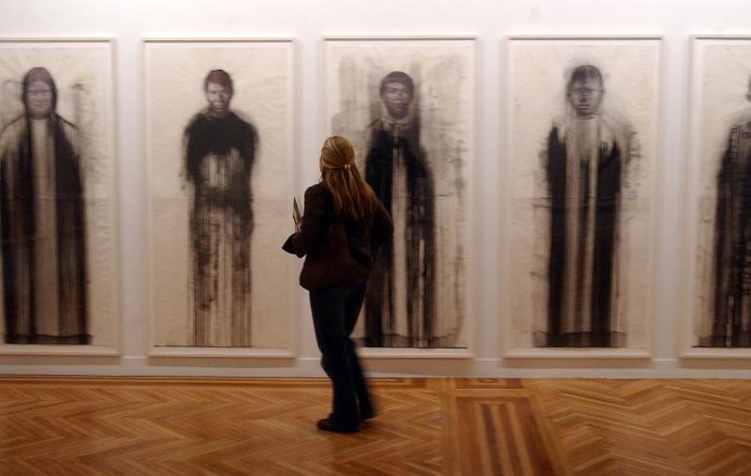 Jaume Plensa presenta por primera vez en Madrid varios de sus dibujos en la exposición "Sinónimos"