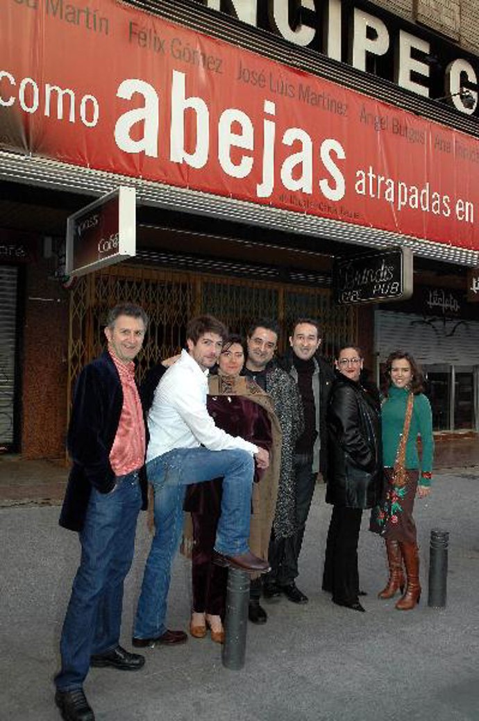 La obra "Como abejas atrapadas en la miel" se estrena hoy en Madrid para abordar "el éxito como la peor droga"