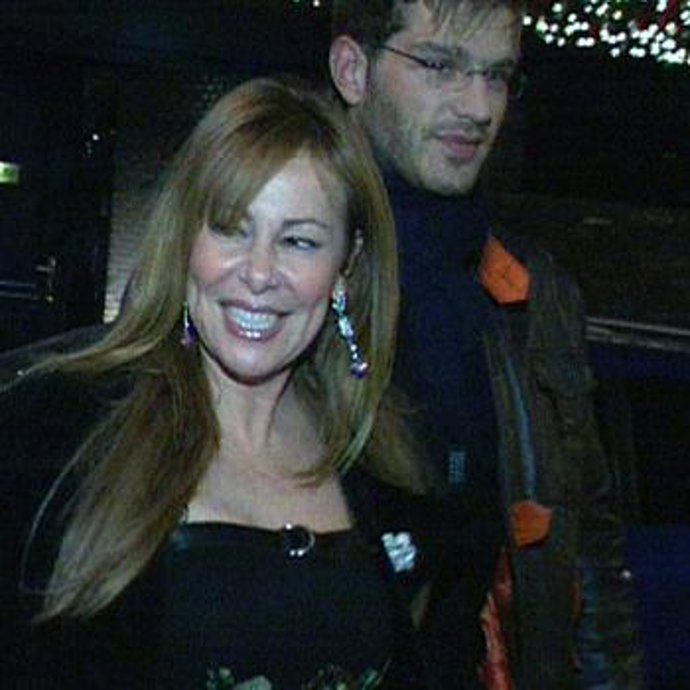 Ana Obregón y Darek muestran su pasión en público