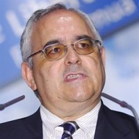 Buesa dedica buena parte de su discurso a denunciar la política antiterrorista de Zapatero y criticar su ausencia