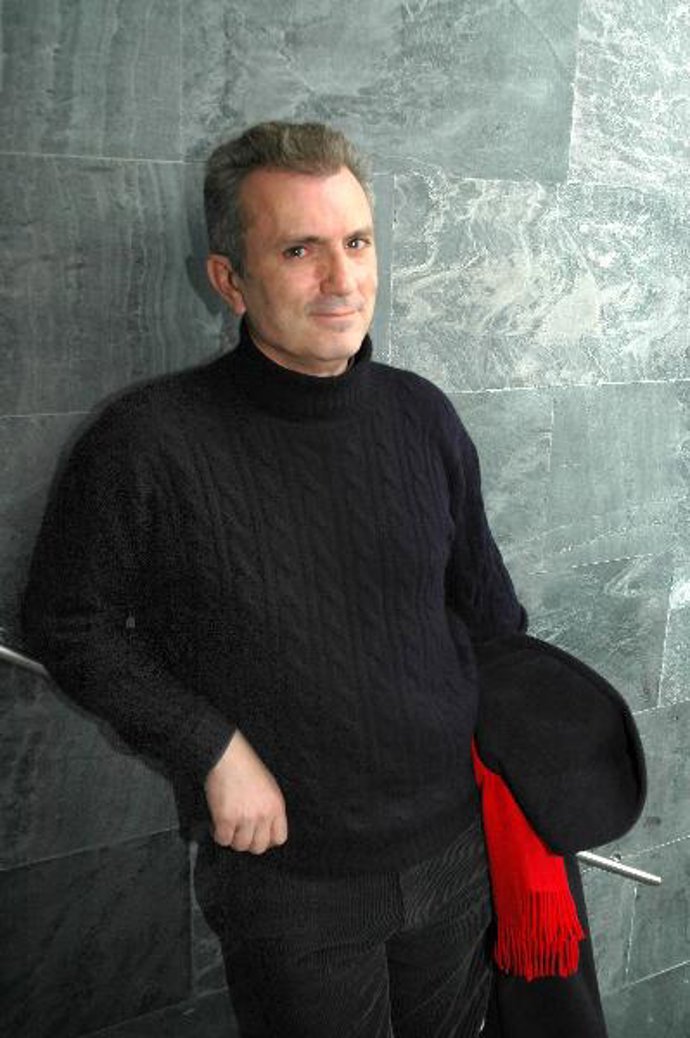 Antonio Valero debuta como director  en el teatro