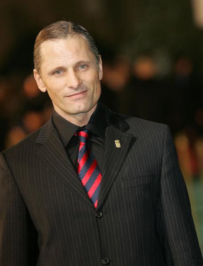 Viggo Mortensen dice que la ausencia de Almodóvar en los Goya fue "faltarle al respecto a la Academia y al público"