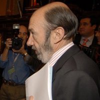 Rubalcaba dice que se informó a De Juana de la prisión atenuada antes de que la Junta realizase su propuesta 