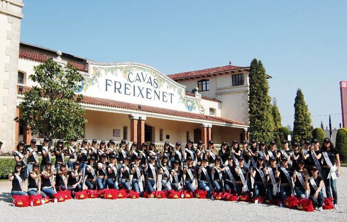 Las candidatas a Miss España 2007 visitan las cavas Freixenet