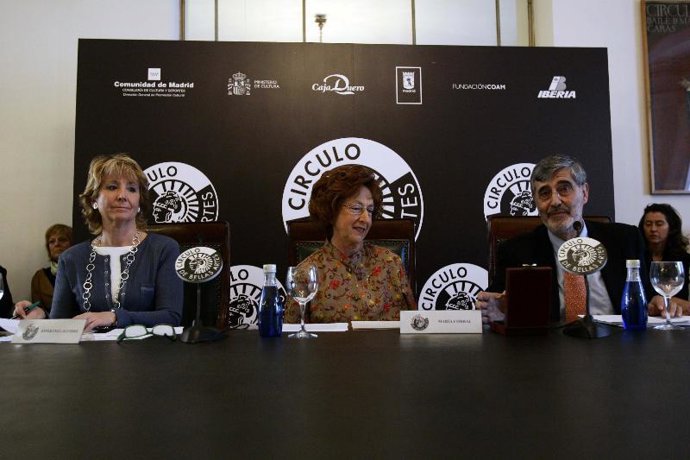 El Círculo de Bellas Artes reconoce la trayectoria de la comisaria María Corral con la entrega de su Medalla de Oro