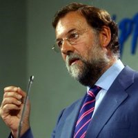 Rajoy avisa a Zapatero que hace "oídos sordos" a la calle y que el único "gesto" para Batasuna es que ETA se disuelva