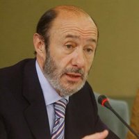 Rubalcaba afirma que para el PP el problema no es Navarra, sino su "mayoría absoluta"