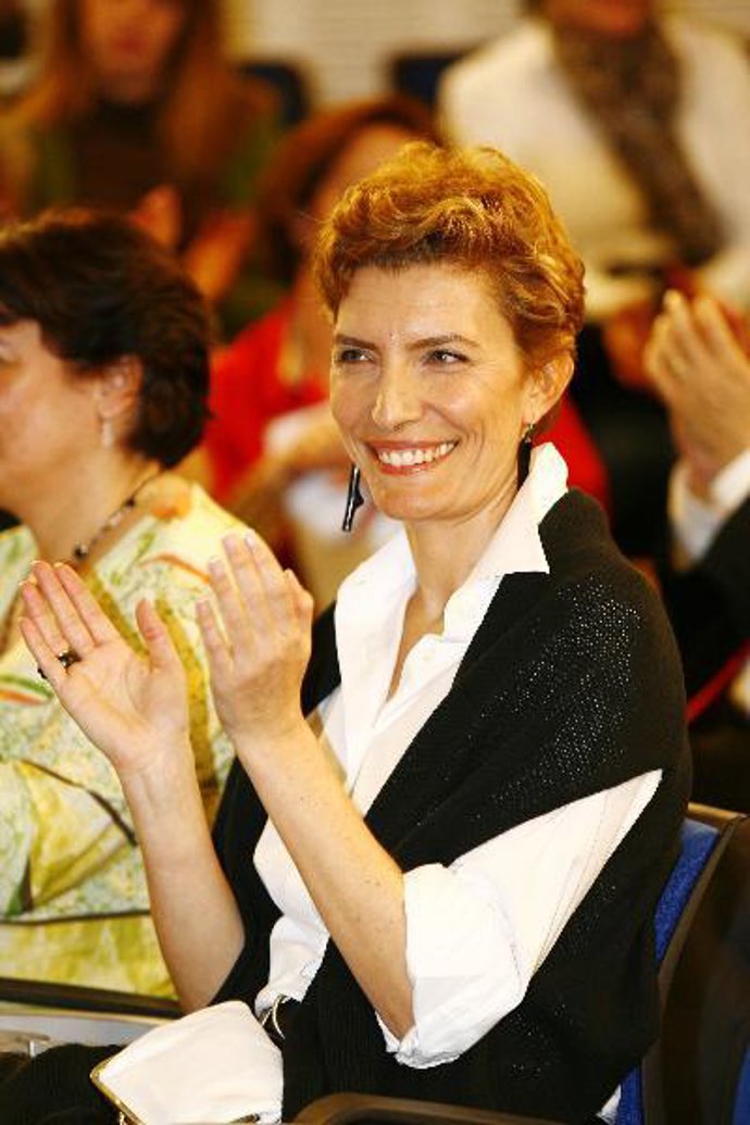 Sonsoles Espinosa, la gran atracción de la XVI entrega de los premios "Rosa Manzano"