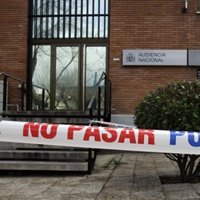 El portero de Alcalá dice que uno de los ocupantes de la Kangoo le impresionó porque "iba muy tapado"