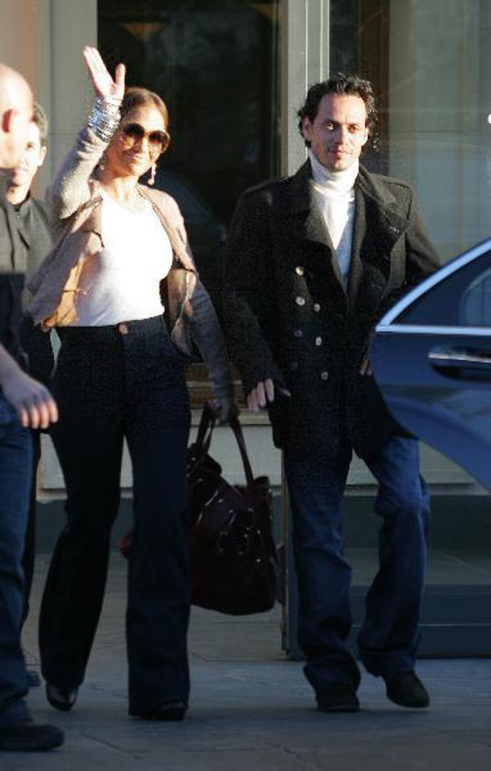 Jennifer Lopez viajó a Barcelona acompañada de su marido