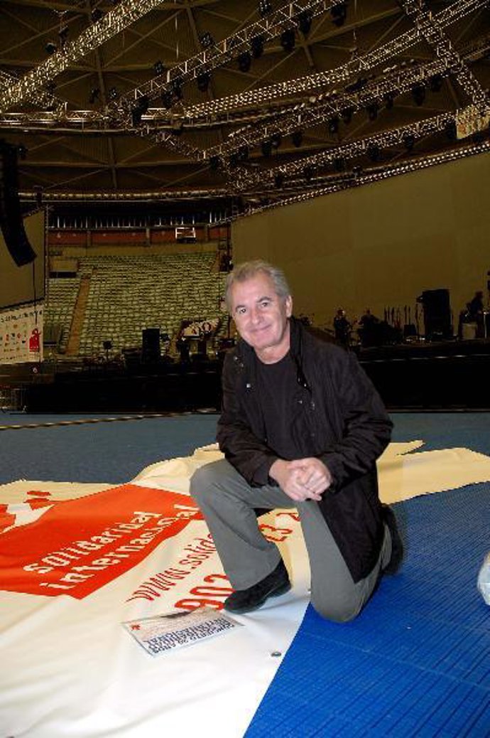 Víctor Manuel: "Estoy feliz de que mis hijos opten por una profesión,  que tanto su madre, como yo, ejercemos"
