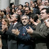 Llamazares exige que "quién inspiró la guerra de Irak responda ante los tribunales internacionales"