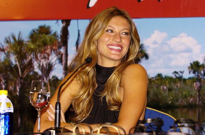 Gisele Bundchen, la ex novia de Leonardo Di Caprio, en España para presentar una línea de sandalias