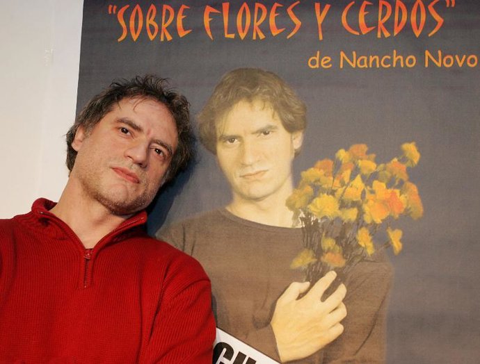 Nancho Novo rescata el "humor guarromántico" en el Teatro Maravillas con la obra "Sobre flores y cerdos"