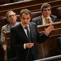 Zapatero dice que hará cumplir la Ley de Partidos "al pie de la letra"