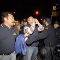 Una 150 personas se concentran frente a la Fiscalía General del Estado con gritos de 'Zapatero dimisión'