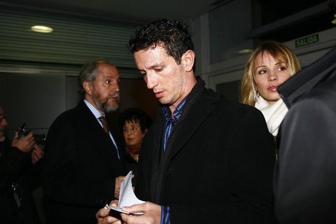Adans Peres, exmarido de Estefanía de Mónaco, asistió con su nueva novia a la función inaugural del Circo Price