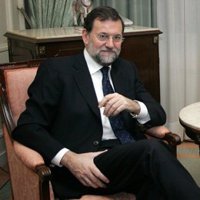 Rajoy reprocha a Zapatero que "implore" un comunicado a ETA y dice sentirse "agredido" por Prisa, pero niega "boicot"