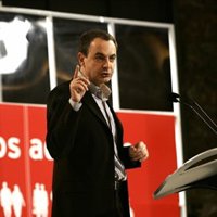 Zapatero dice a sus candidatos que ganarán "sin gritar ni insultar" y pide "actitudes serenas y firmeza en ideas"
