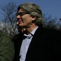 Foro Ermua y Dignidad y Justicia responden a los insultos de la izquerda abertzale con gritos de "etarras asesinos"