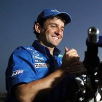 El piloto Isidre Esteve podría quedarse parapléjico y existe "riesgo vital" en caso de ser operado de inmediato