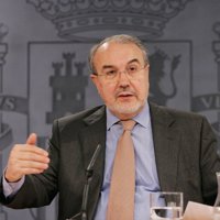 Solbes expresa su "respeto" por la decisión de la CNMV de retrasar la OPA de Enel y Acciona