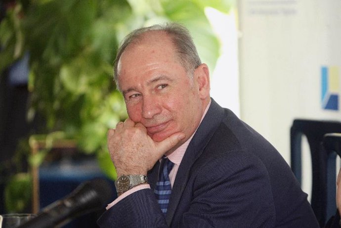 Rodrigo Rato recibe el premio ''Español con Relevancia Internacional 2005''